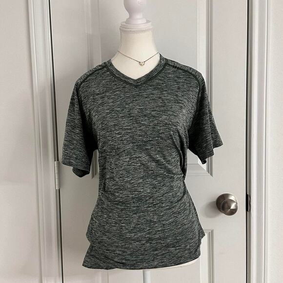 Women’s Lululemon Size 10 T Shirt - Picture 1 of 4